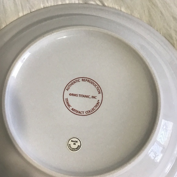 Classic White and Red Ceramic Dinnerware Set - Picture 3 of 3